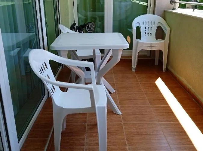 Апартамент Big Comfortable With 2 Bedrooms Pollo Sunny